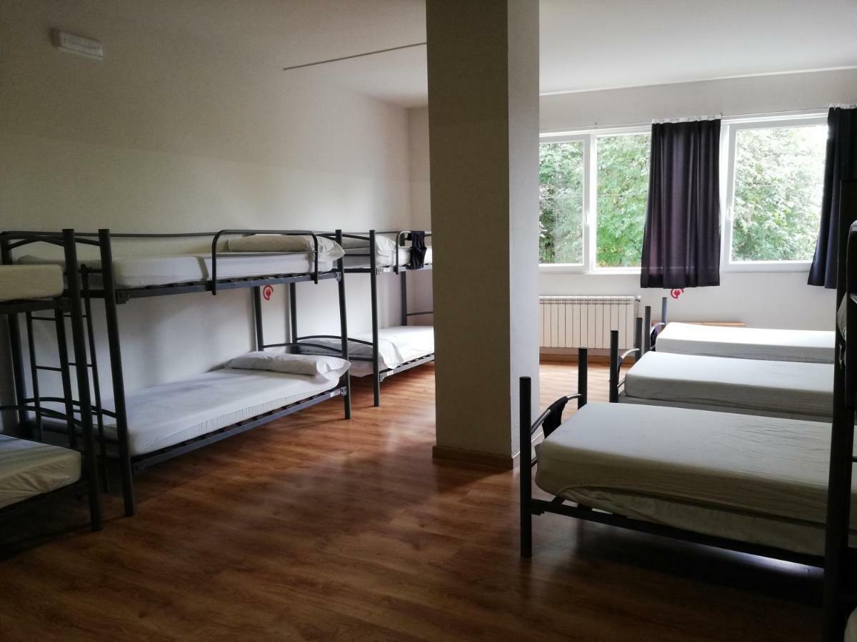 Alma Del Camino - Rooms & Albergue Саррія Екстер'єр фото